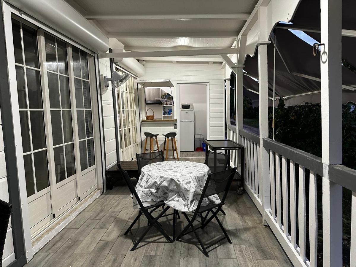 Le Cottage De Castaing Sur Plage Privee Сент-Анн Экстерьер фото